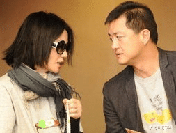 离婚|一女子办离婚手续后晕倒,前夫说2个字引争议,网友:离婚见人品