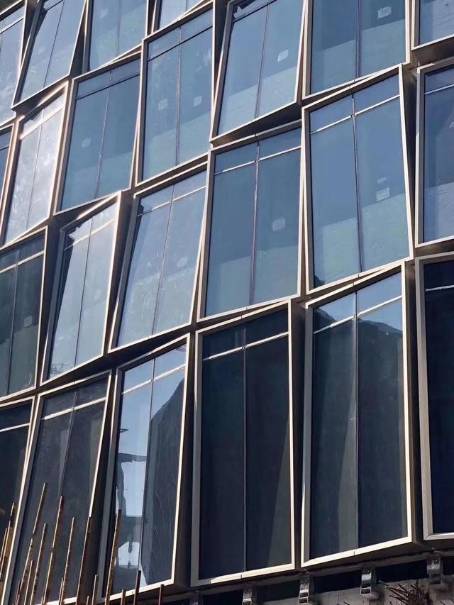 [腾讯]腾讯华东总部大厦，设计呈现‘万家灯火’的企鹅形象