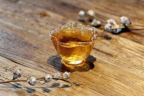 韩懿莹|茅台“失宠”背后：年轻人的酒桌新文化