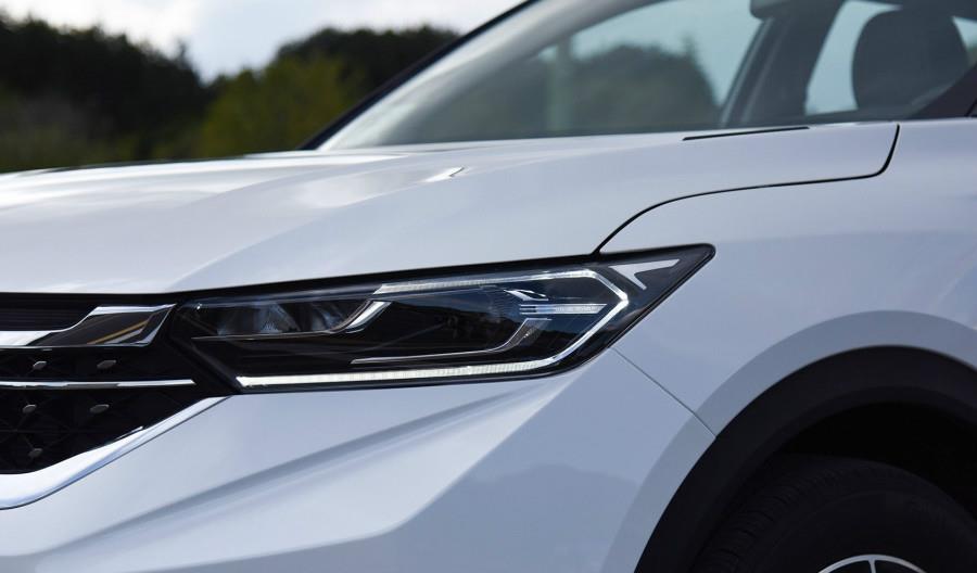 [东风风神AX]东风终于爆发了！1.6t配6at，双色车身比宝马X6漂亮，仅8.98万