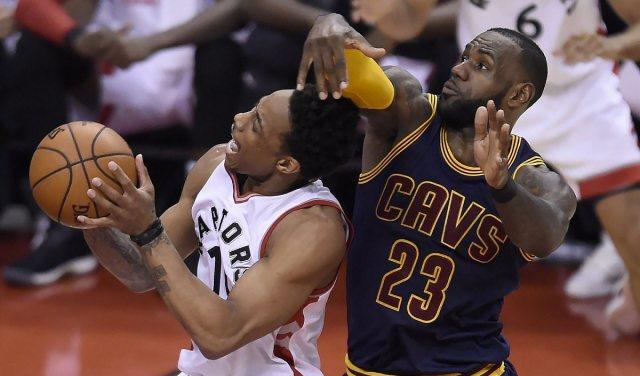 「勒布朗·詹姆斯」詹姆斯拿三连冠的机会来了，效仿格林，向德罗赞阐明其中利害