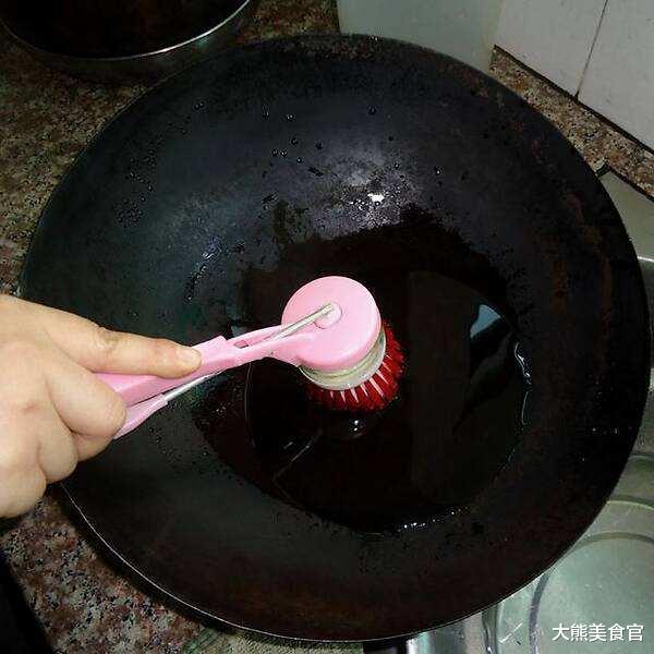 不粘锅|做了20多年饭才知道：洗锅多加这一步，炒菜不粘锅！简单又实用