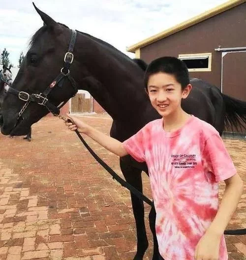 于谦@他37岁当爹，儿子却6个月拜师郭德纲，未来不可限量