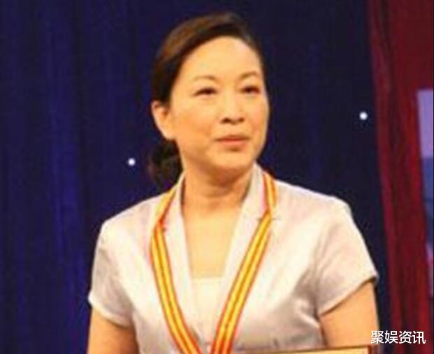 『央视』他曾是央视著名主持人，去世11年母亲仍不知，妻子却改嫁富商做阔太