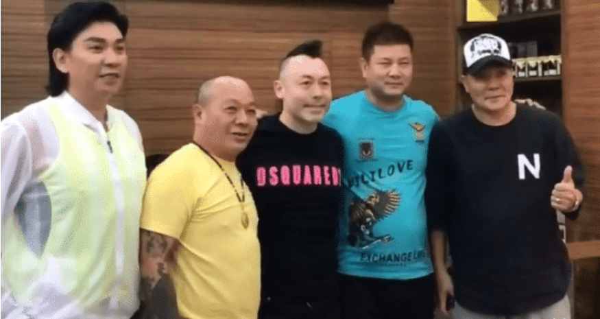 明星|66岁大B哥吴志雄深圳开餐厅，邀请3位著名的港片反派明星相聚
