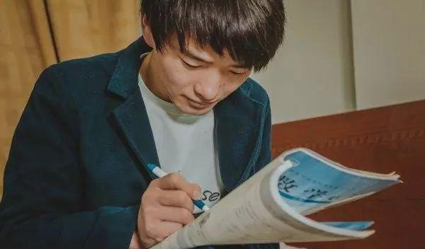 考试|他高考时故意考0分，为讽刺教育体制，在试卷上写下自己的宣言