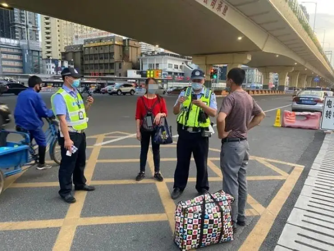 「医生」不好好走路罚10元！南宁408人被实名曝光，看看有你认识的吗？