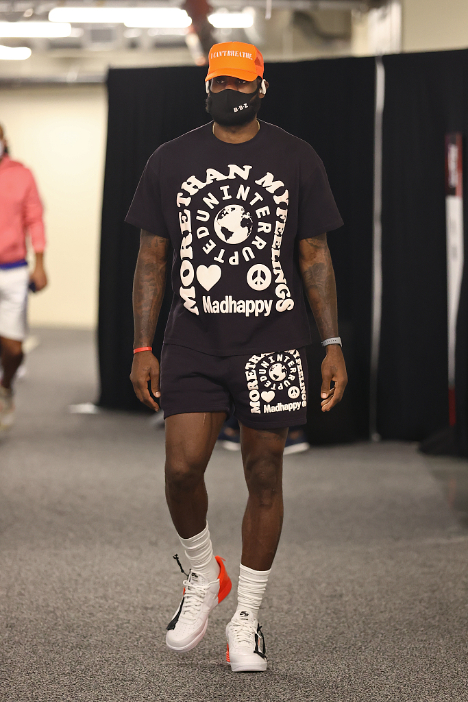 安东尼·戴维斯|贼喊捉贼，克劳德女友赛后发文嘲讽湖人队，浓眉哥赛后的一举动亮了