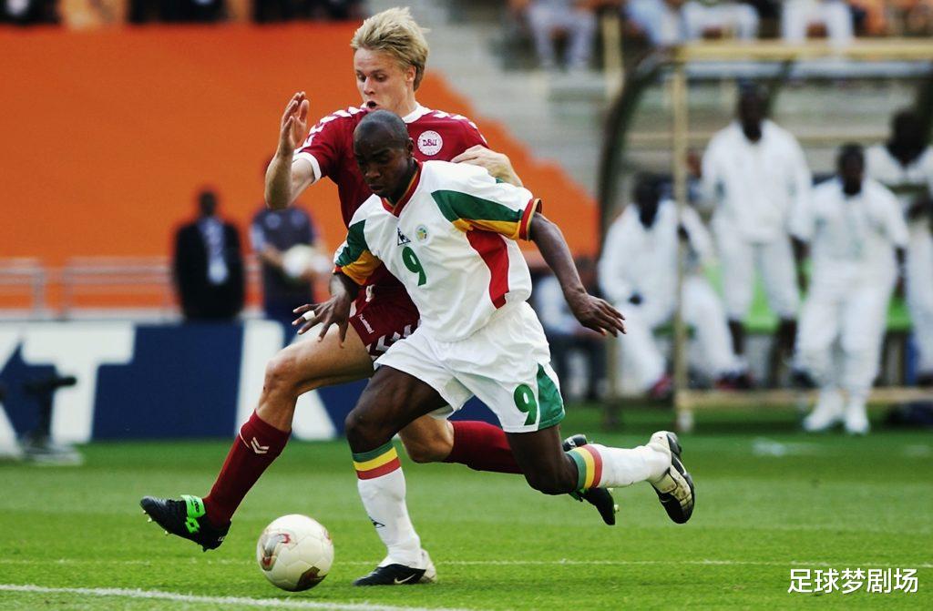 世界杯：那些参加过02年世界杯，现在却依然还没有退役的八位球员