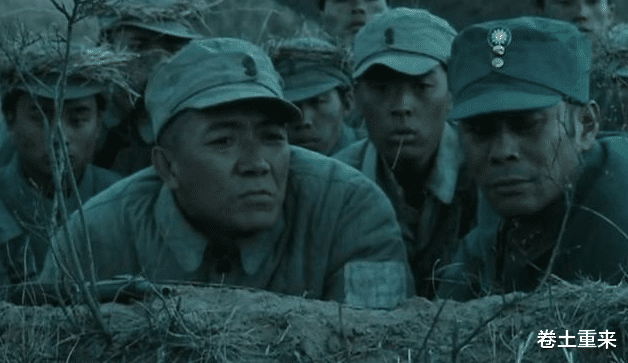 亮剑▲亮剑:同样是蹲草里打伏击,老版趴地上用望远镜,新版太高调