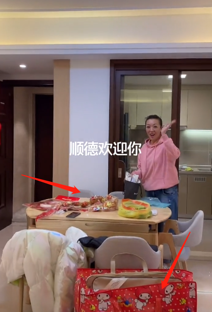 TVB金牌女配喜曬新傢，屋內似樣板房簡陋寒酸，48歲仍單身和媽住-圖2
