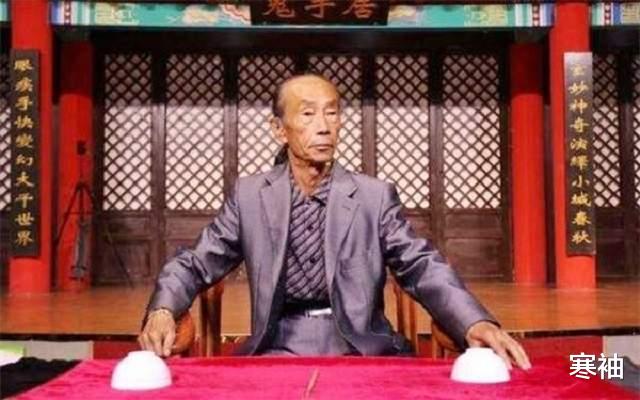 李嘉诚 “鬼手”王保合:年近70岁,用3个球2个碗,赢得李嘉诚4亿
