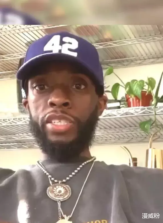 「斯坦·李」黑豹暴瘦，被女友推进医院治疗；受疫情影响，全球票房下滑70%