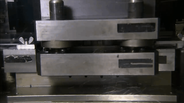 制造原理 砰,小小香槟盖制造如此复杂,为什么要加钢丝笼呢?