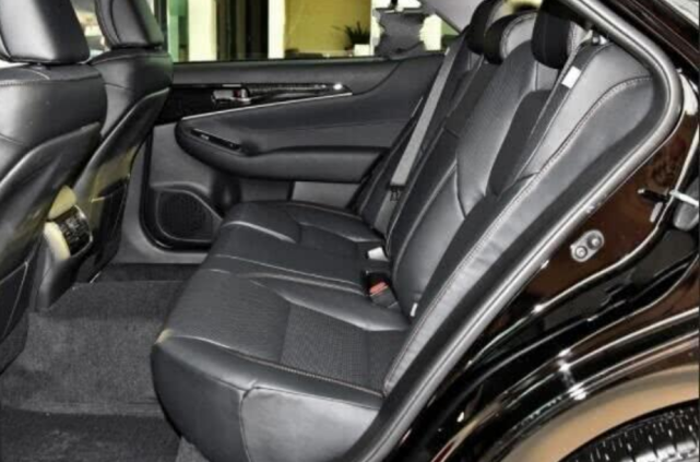 「丰田皇冠」继锐志后,丰田又一好车倒下!曾50万提车得排队,现23万卖不动