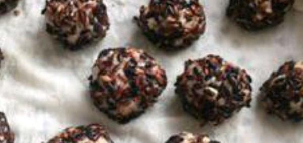 『蛋糕』外国人觉得最“恶心”的中国小吃，上面爬满虫，学生却抢着买