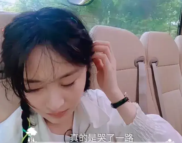 郑爽|郑爽直播翻车：粉丝曝主播输完液就来直播，义务帮忙却被郑爽怼跑