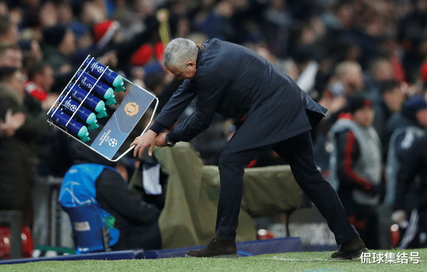 曼联|穆帅，千古奇冤！曼联出局+四大皆空，红魔名宿：索帅的决定非常棒！