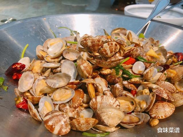 菜花|老丈人办升学宴,我随礼一千元,看看他安排的这桌菜,值多少钱?