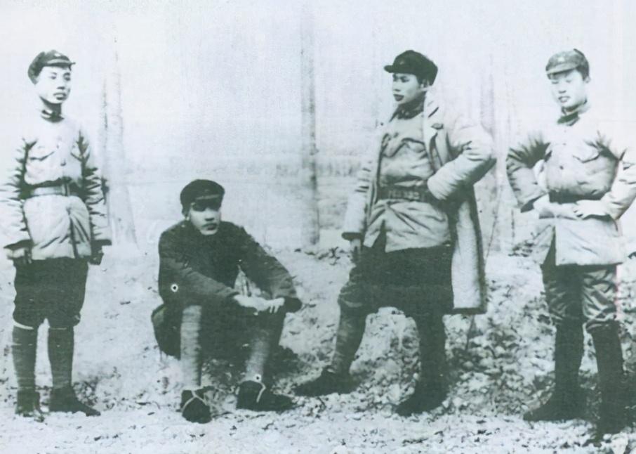 起义|四野南下，一副军长随部队路过，见村口有人寻儿，大哭：娘还在世