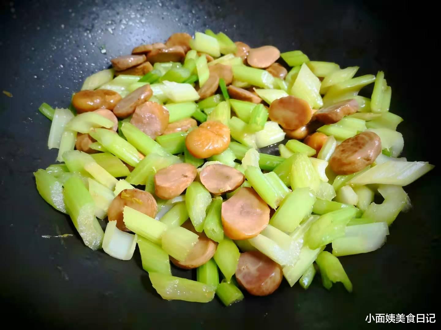 板栗|这2种素菜一起炒，不放肉也很香，难怪孩子爱吃，秋冬吃它特营养