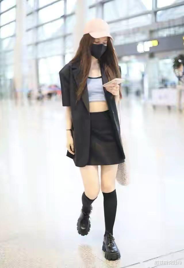 吴昕|吴昕上了《破浪姐姐》飘了！走机场接长发穿学生袜，这腿短的扎心