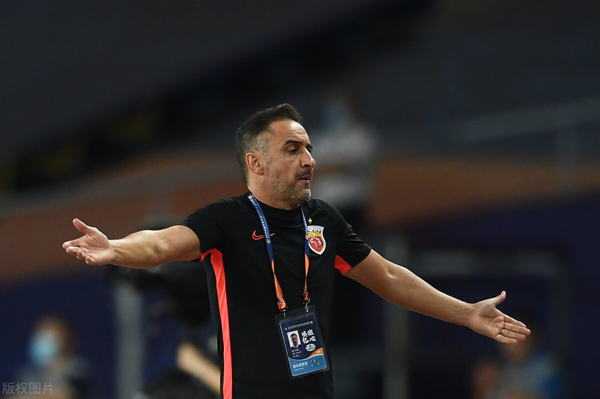 佩雷拉|从0-1到0-2,告诉佩雷拉这2人不能再用,已是扶不起的烂泥