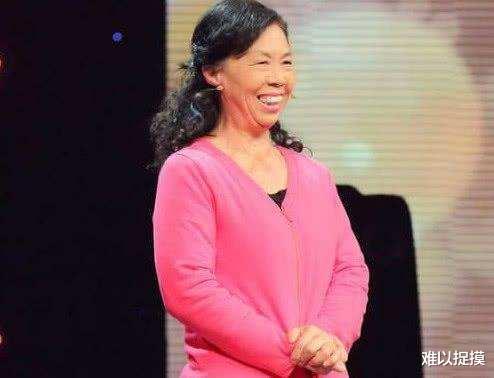 「周星驰」她被周星驰选中演戏，演了两次配角，买了两套房子，地位无人能撼动