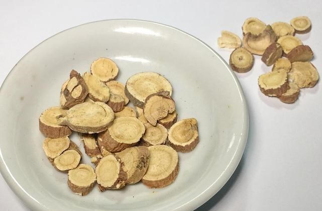 肝脏▲黄芪和它是“黄金搭档”，泡水喝点，滋养气血，肝肾也许笑开颜