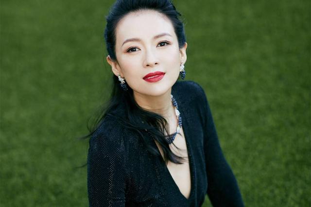 章子怡|20年前，章子怡跟随张艺谋上台领奖，下台后为什么张艺谋暴怒？