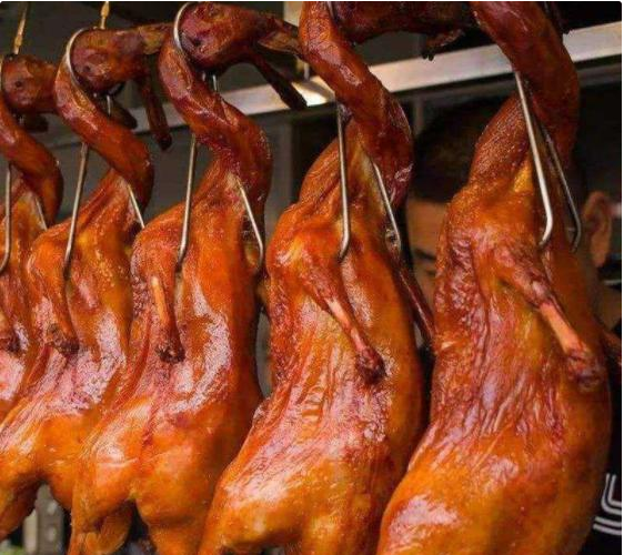 烤鸭|为什么一只活鸭50元，一只烤鸭才17元？看完后才知其中的“猫腻”