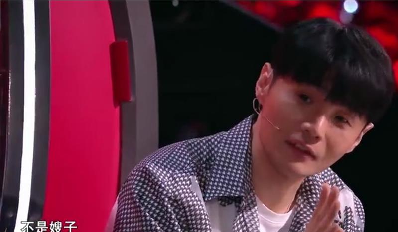 李荣浩|《中国好声音》谢霆锋直呼“嫂子”李荣浩反驳“是歌手杨丞琳！”