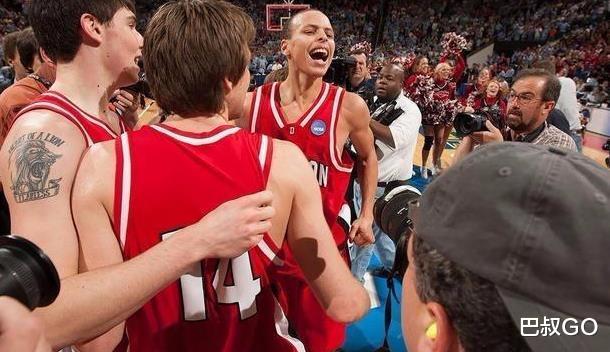 斯蒂芬·库里@库里+添头换小斯？科尔谴责勇士管理层，11年前他们最后一秒反悔