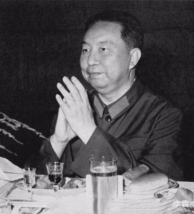 中国人民|1977年华国锋主席主持下的中国人民解放军成立五十周年庆典珍贵照