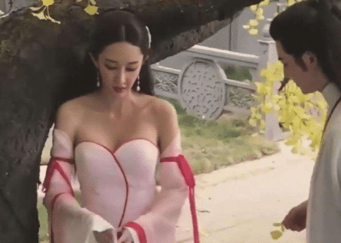 整容|成烂片女王后的她,整容失败后还耍大牌,如今拍啥戏都翻不了身