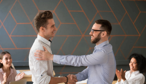 【】职场中给领导送礼，做好这几点，既不显得拍马屁，又能对自己有好处！