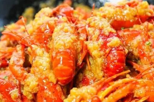 「小龙虾」大厨教你一个人在家做小龙虾，简单易学还好吃！