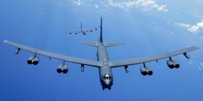 「伊朗」美军航母趁乱动手！B52轰炸机领衔直扑伊朗，关键时刻中俄表态了