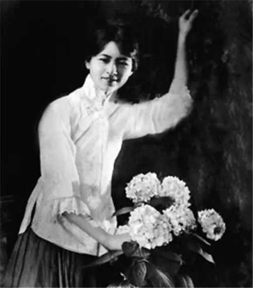 林徽因|1949年，林徽因抱病设计4张国徽图，张张都精美大气，你喜欢哪张