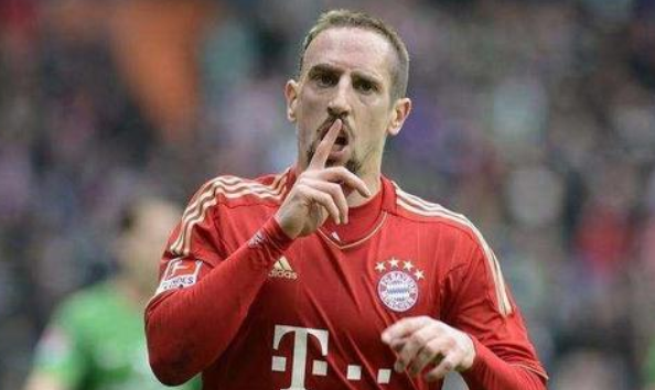 那不勒斯|愤怒!那不勒斯悍将发不当言论,与枪手10号一样,里贝里再度转赞