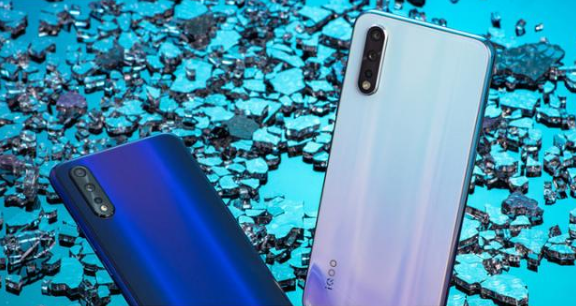 「高通骁龙」骁龙855手机掉入千元档，大电池加33瓦快充，学生党福利