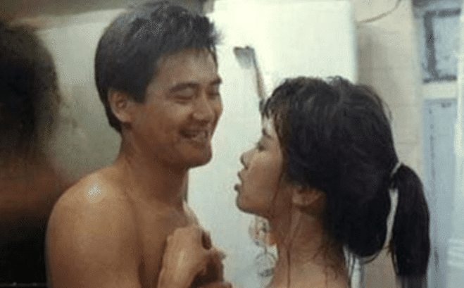成龙|她靠拍“风月片”成影后，被成龙追求未果，今57岁仍然单身！