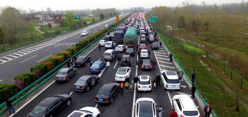 堵车|国庆期间最堵的五条高速，车流涌动寸步难行，高速钓鱼都来了！
