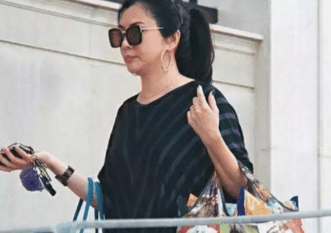 成龙|她靠拍“风月片”成影后，被成龙追求未果，今57岁仍然单身！