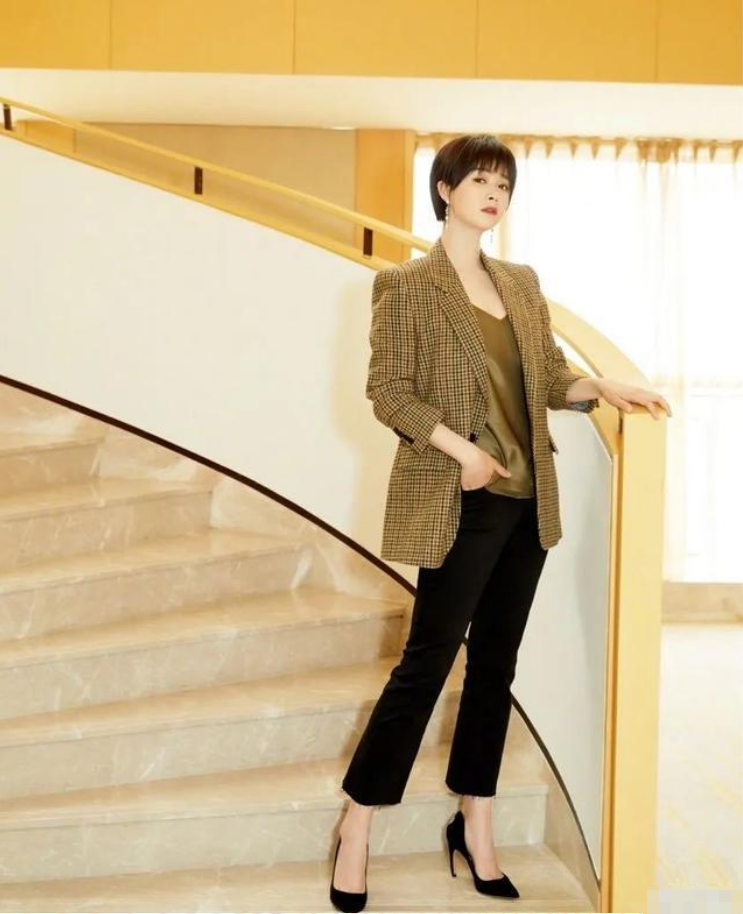 蒋欣:37岁蒋欣暴瘦30斤惊艳众人:活成了自己最美的模样