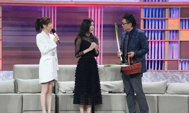 主持人|央视综艺节目10年换9位主持人引争议，网友：该换的没换不该换的却换了