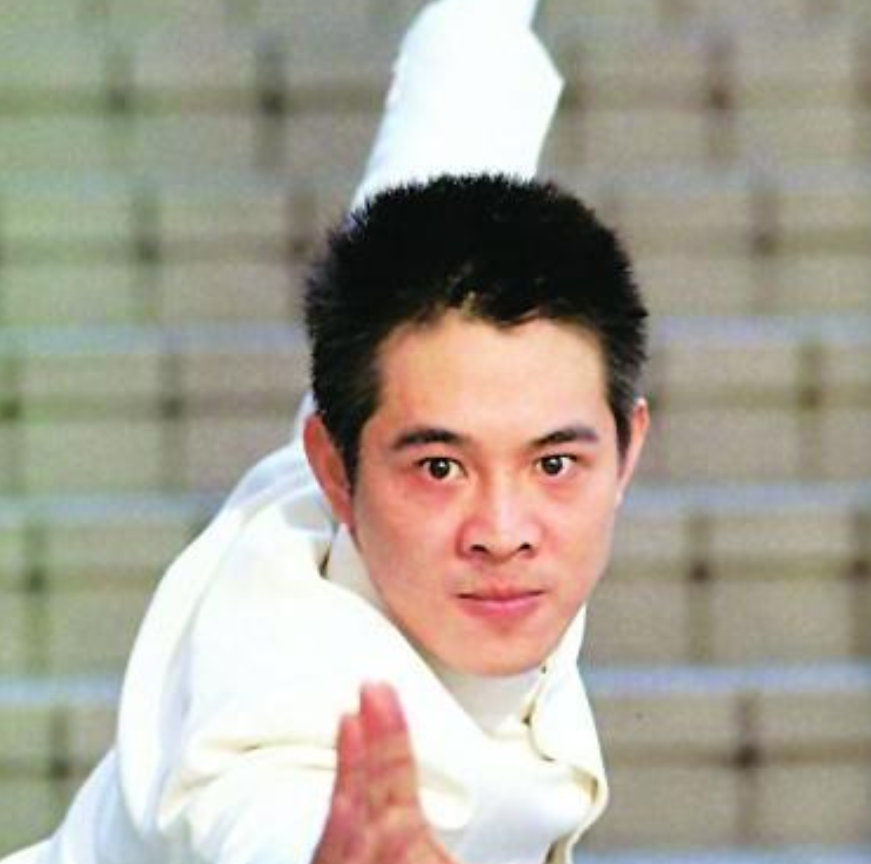 吴京|她片酬超李连杰和成龙总和，甚至连走路也要钱，吴京直言：请不起