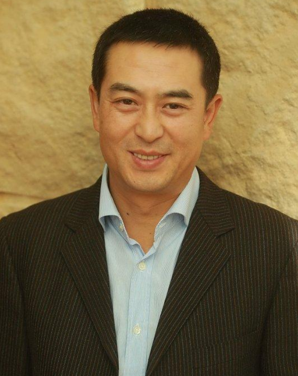 张嘉译■张嘉译用11部剧，都没带红“亲表弟”，只因脸长得太“凶”？