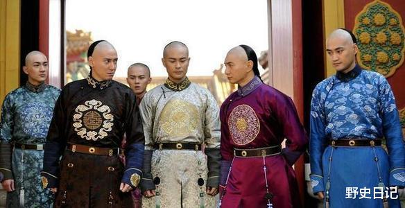 『乾隆』乾隆将儿子过继给大臣，使他们失去继位资格，皇子叩谢：父皇万岁