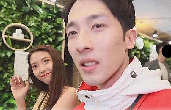 胡文婕|半藏森林又发茶艺照,评论区赞美声一片,互联网记忆真只有7秒?